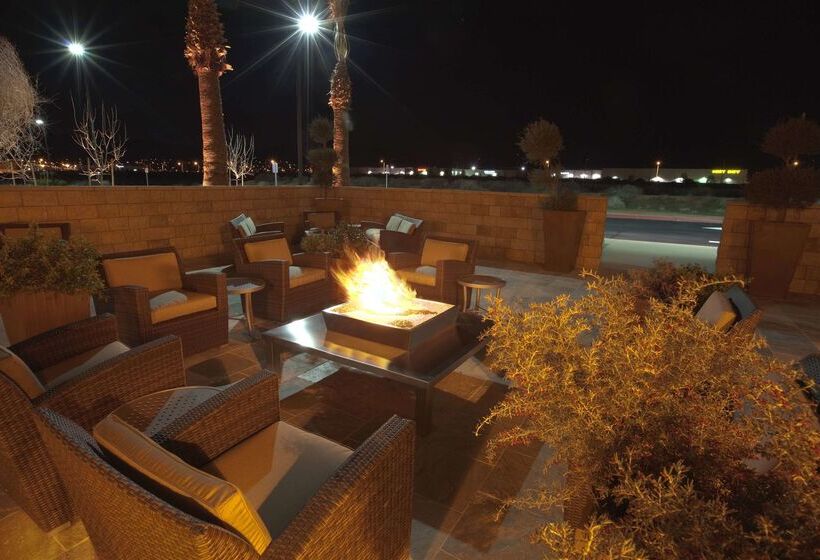 בית מלון כפרי Embassy Suites Palmdale