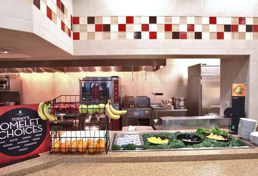 בית מלון כפרי Embassy Suites Palmdale