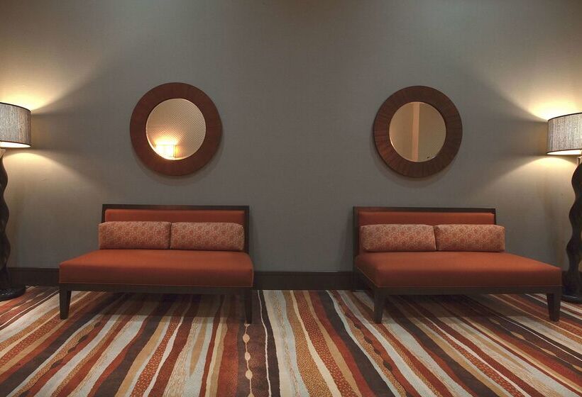 בית מלון כפרי Embassy Suites Palmdale