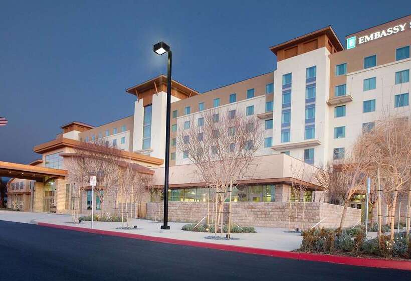 בית מלון כפרי Embassy Suites Palmdale