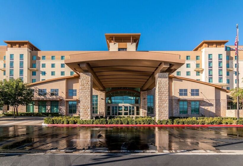 בית מלון כפרי Embassy Suites Palmdale