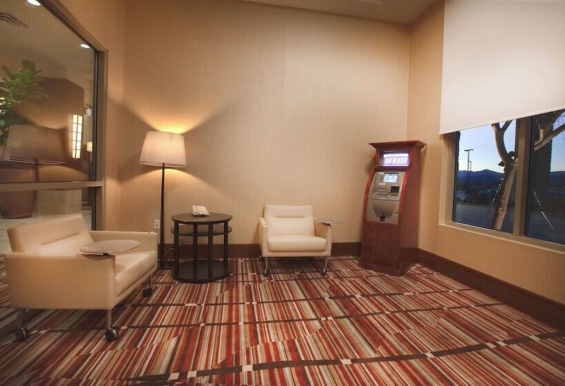 בית מלון כפרי Embassy Suites Palmdale