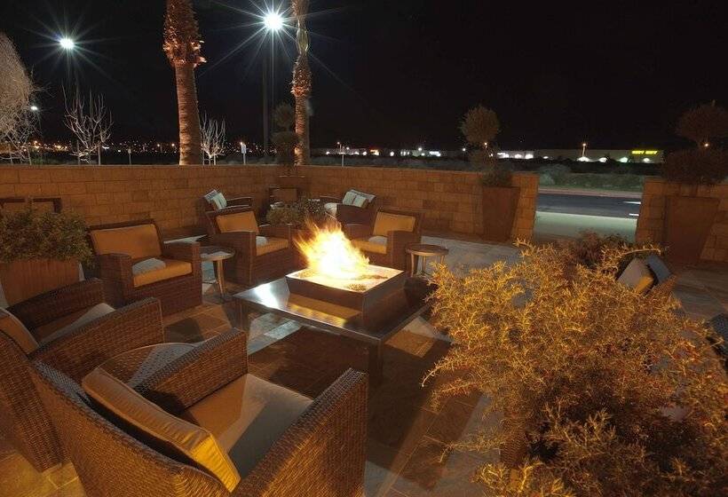 בית מלון כפרי Embassy Suites Palmdale