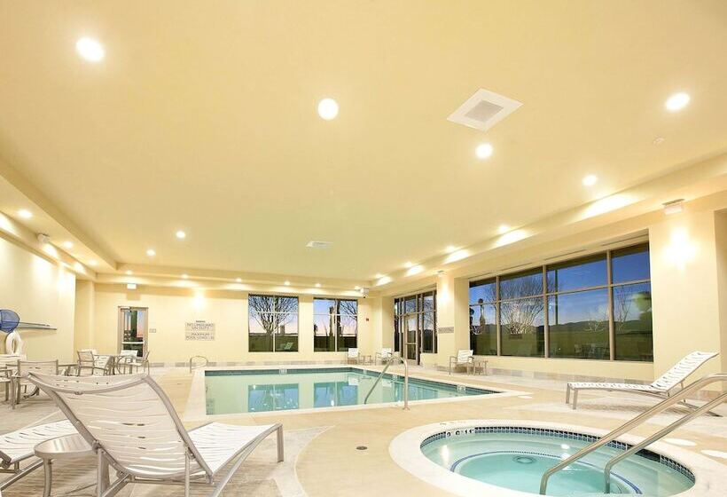 בית מלון כפרי Embassy Suites Palmdale