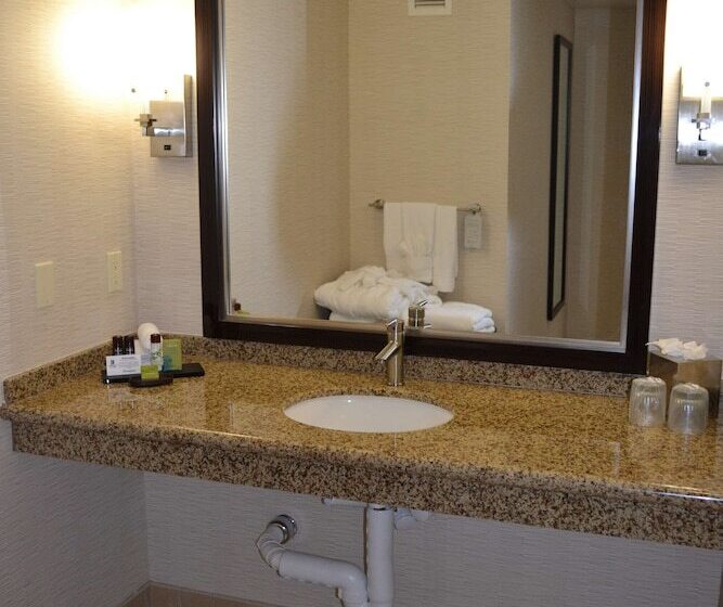 בית מלון כפרי Embassy Suites Palmdale