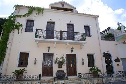 בית מלון כפרי Faros Suites