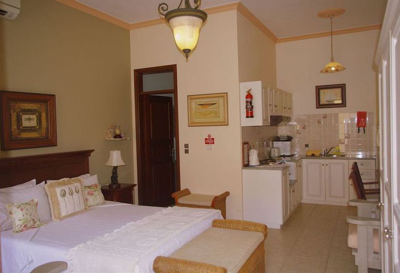 בית מלון כפרי Faros Suites