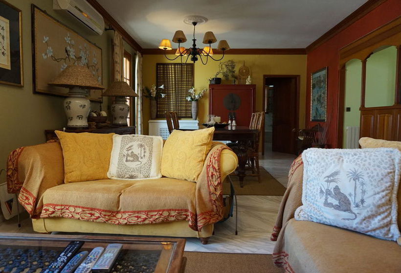 בית מלון כפרי Faros Suites