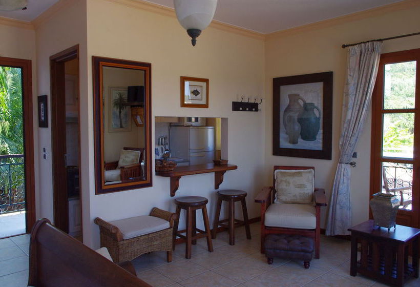 בית מלון כפרי Faros Suites