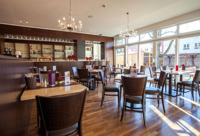 Отель Halber Mond