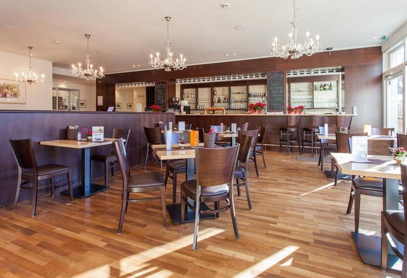 Отель Halber Mond