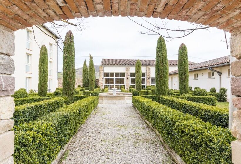 Отель Contact Hôtel La Métairie