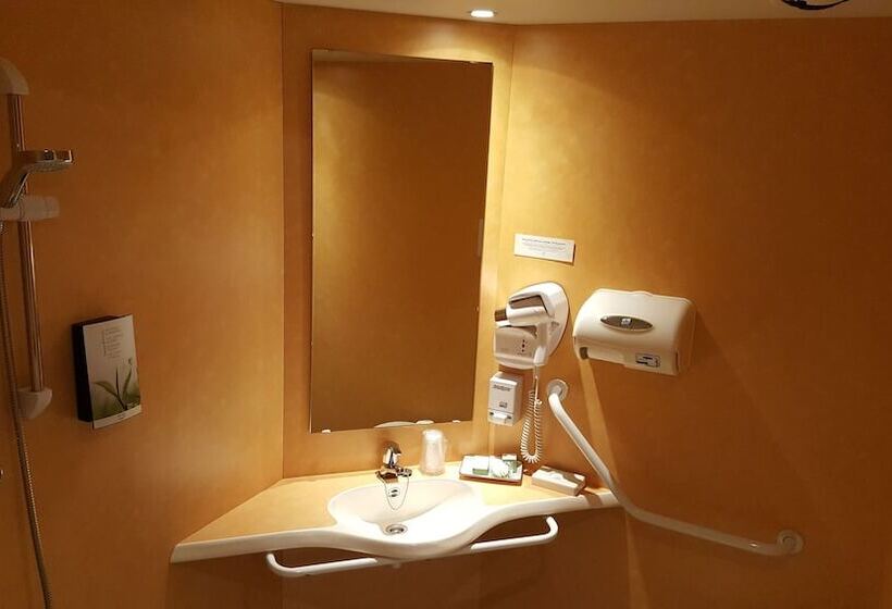 Отель Contact Hôtel La Métairie