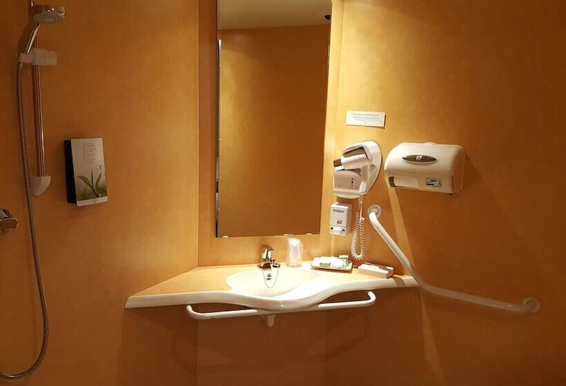 Отель Contact Hôtel La Métairie