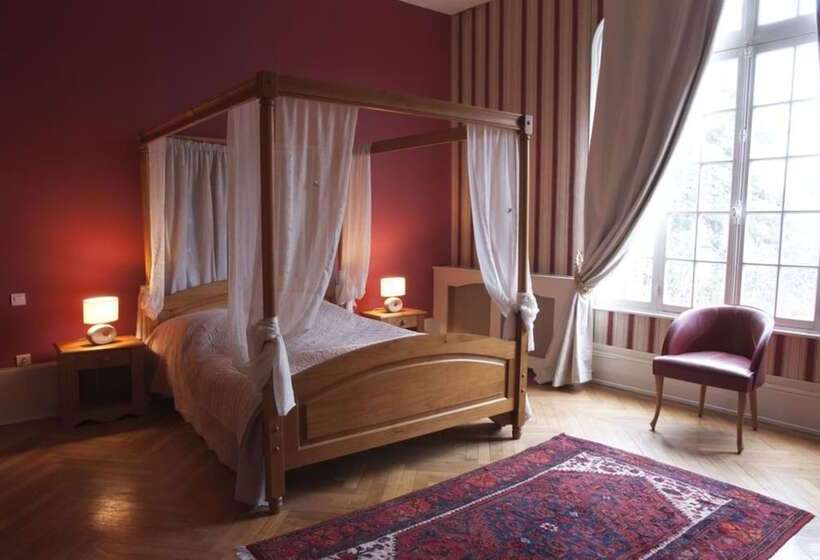 Отель Hôtel Les 3 Falaises