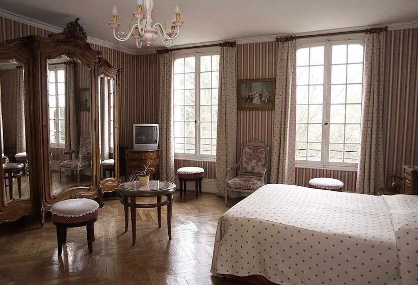 Отель Hôtel Les 3 Falaises