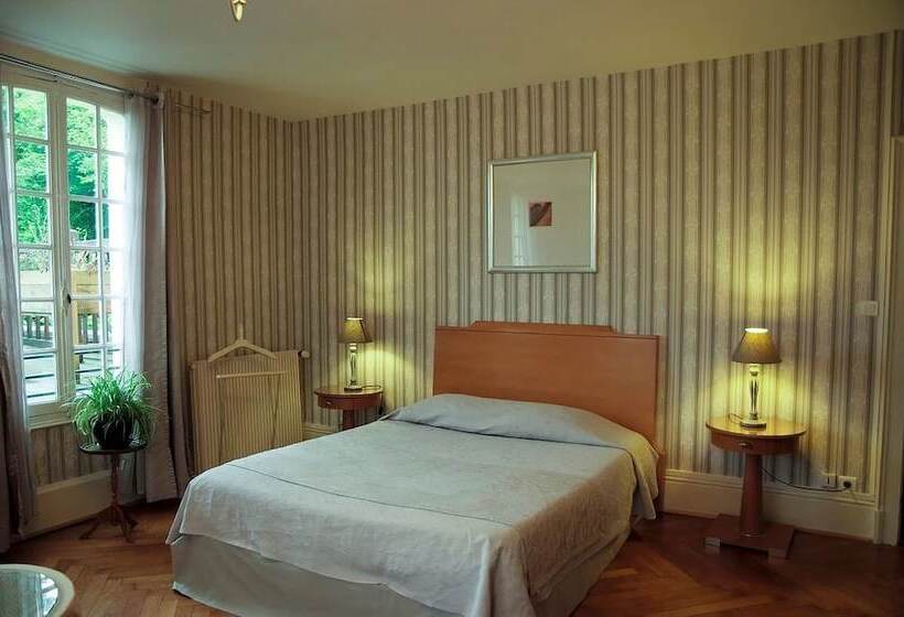 Отель Hôtel Les 3 Falaises