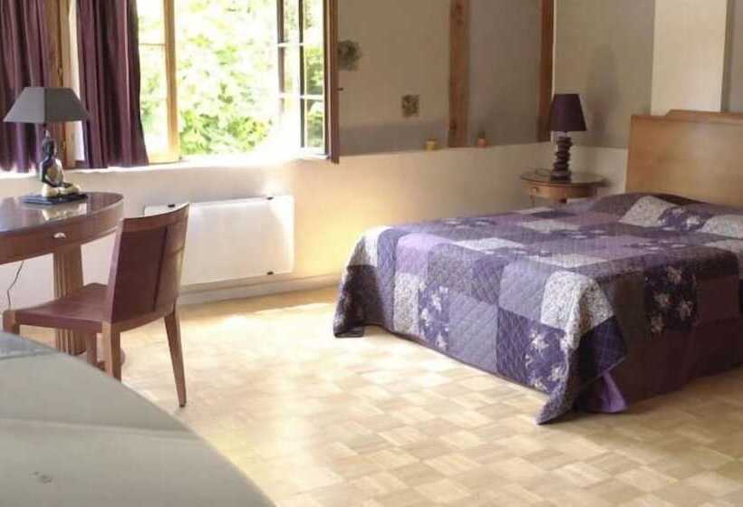 Отель Hôtel Les 3 Falaises