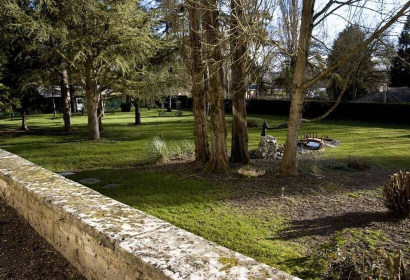 Отель Hôtel Les 3 Falaises