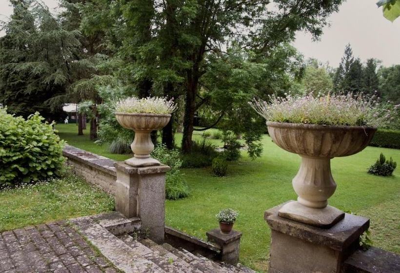 Отель Hôtel Les 3 Falaises