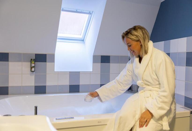 ホテル Logis Hôtel Restaurant Du Mouton