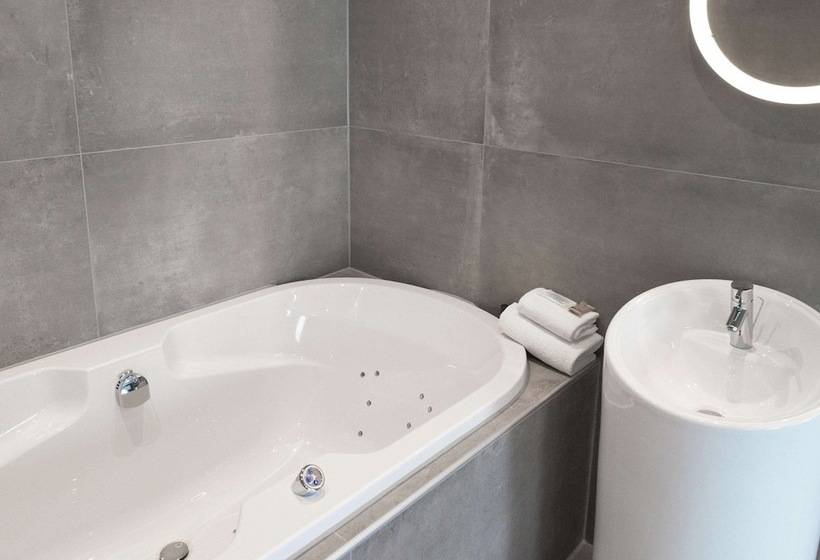 בית מלון כפרי Ibis Styles Nivelles