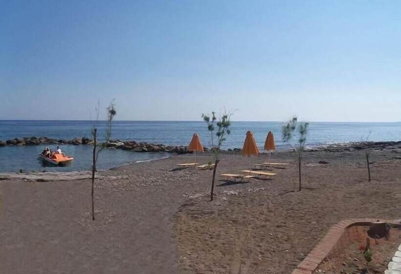 בית מלון כפרי Ionio Star