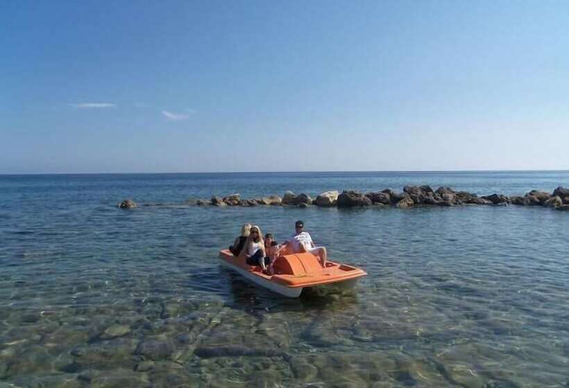 בית מלון כפרי Ionio Star