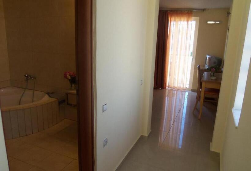 בית מלון כפרי Ionio Star