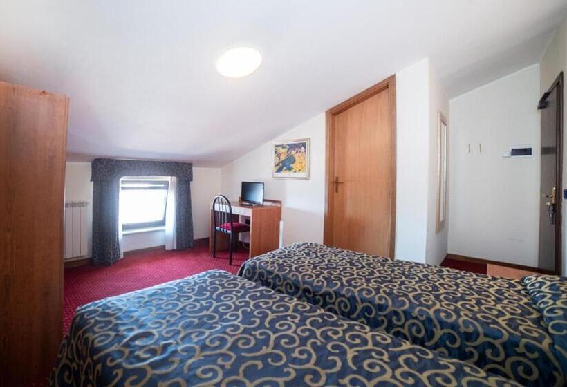 בית מלון כפרי Italia & Lombardi