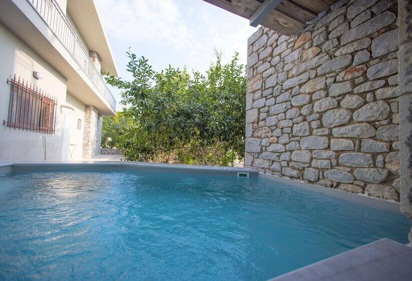 בית מלון כפרי Kastro Maini