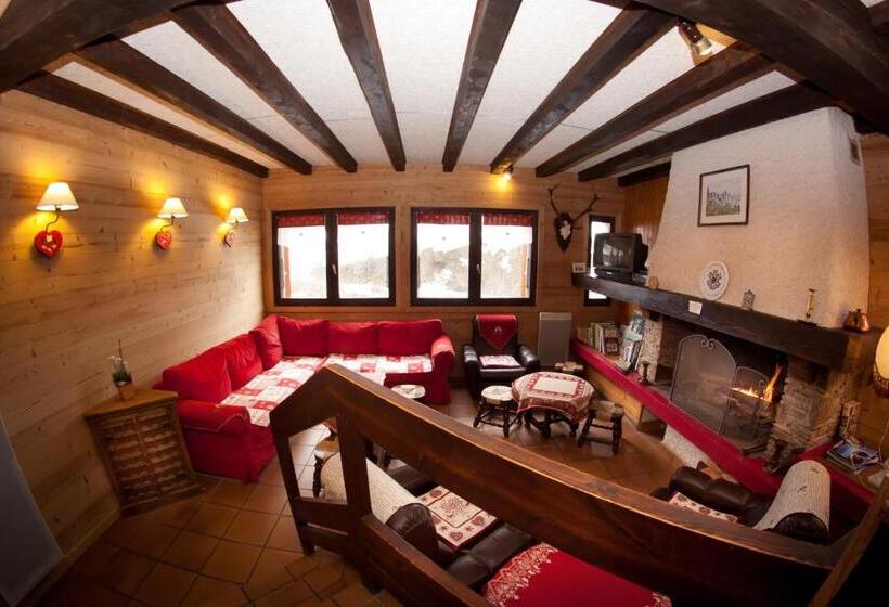 Logis Hotels   Hôtel   Restaurant   Bar   Le Sapin Fleuri