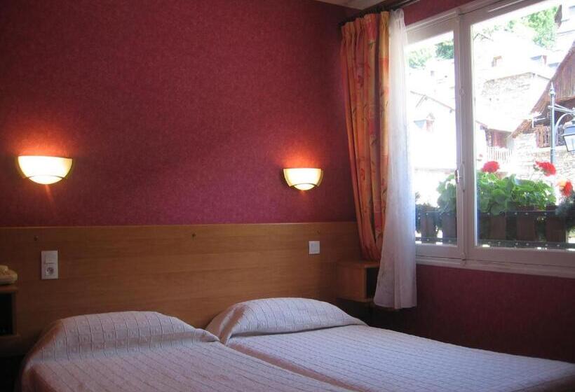 Logis Hotels   Hôtel   Restaurant   Bar   Le Sapin Fleuri