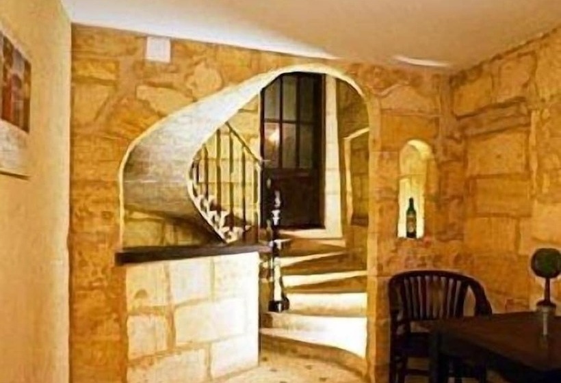 هتل Les Logis Du Roy