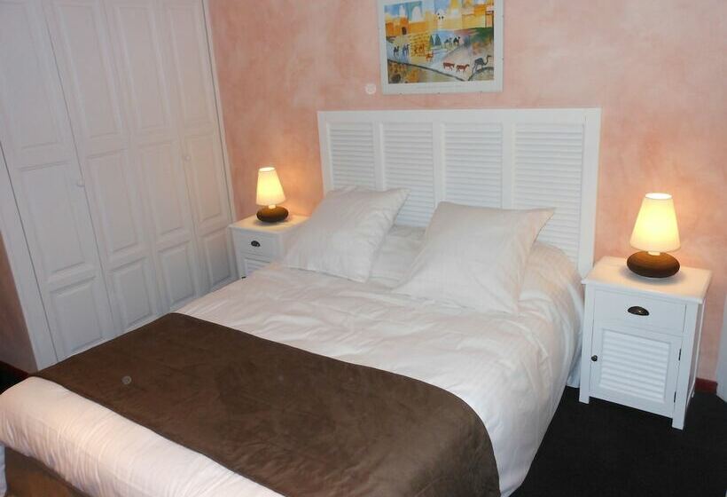 هتل Les Logis Du Roy