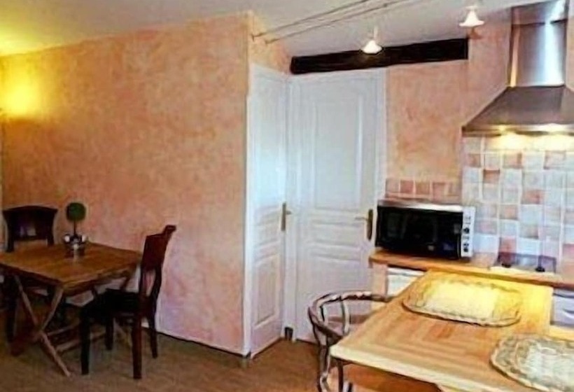 هتل Les Logis Du Roy