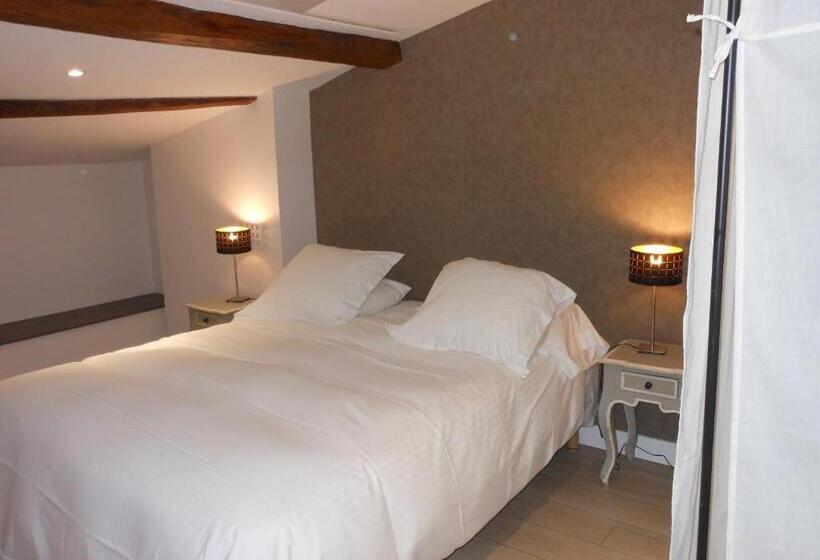 هتل Les Logis Du Roy