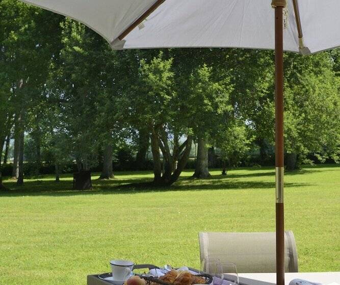 Отель Les Manoirs De Tourgeville