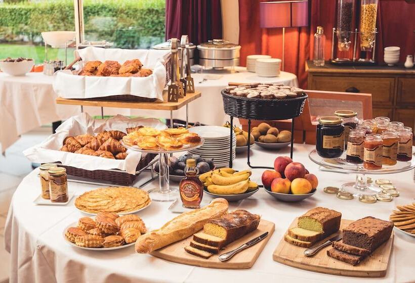 Отель Les Manoirs De Tourgeville