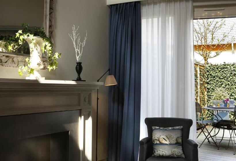 Отель Les Manoirs De Tourgeville