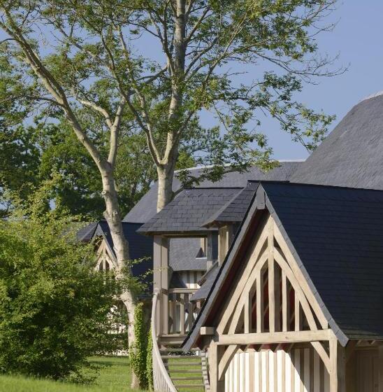 Отель Les Manoirs De Tourgeville