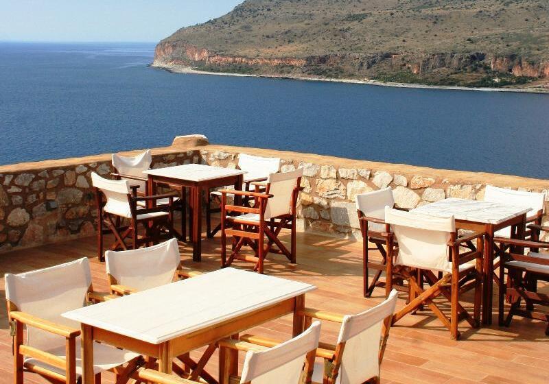 호텔 Limeni Village