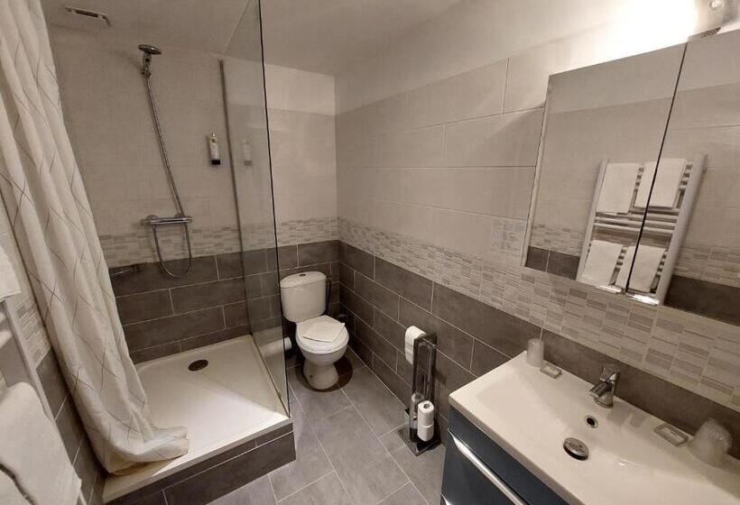 Отель Logis Hôtel Les Pasteliers