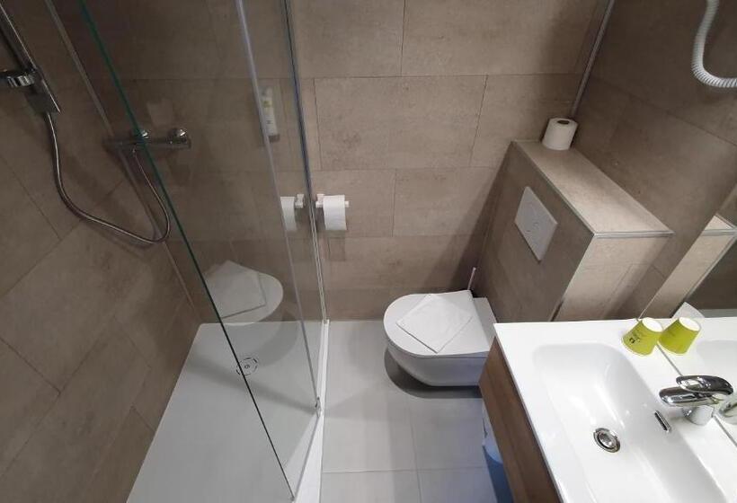 Отель Logis Hôtel Les Pasteliers