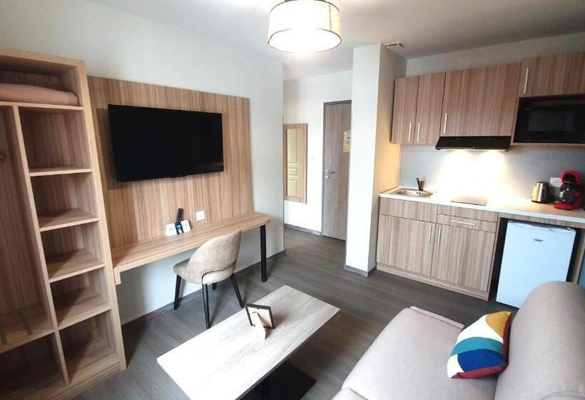 Отель Logis Hôtel Les Pasteliers