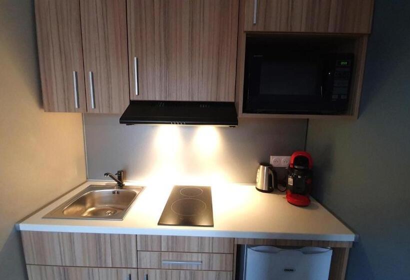 Отель Logis Hôtel Les Pasteliers