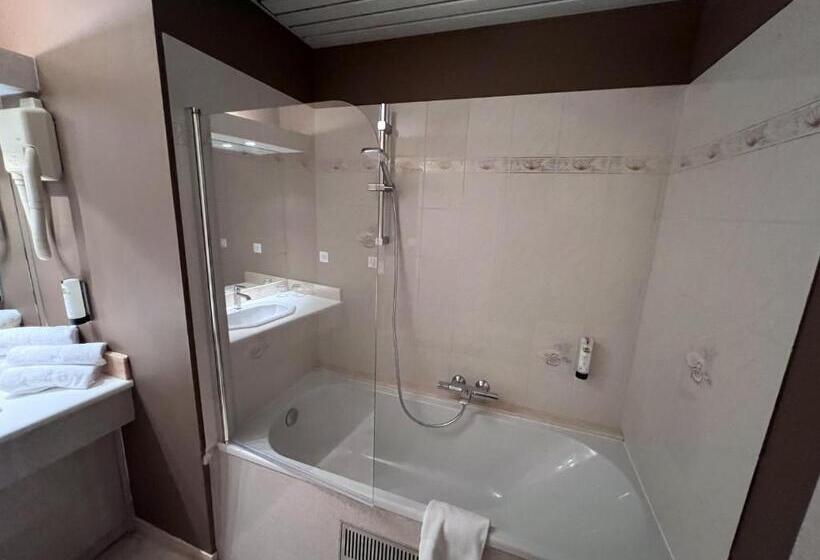 호텔 Logis Hôtel Spa La Poste