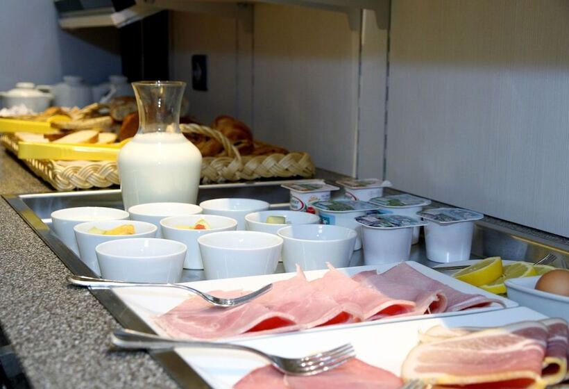 Отель Logis Hôtel Le Central