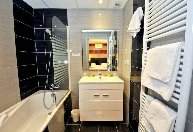 Отель Logis Hôtel Le Central