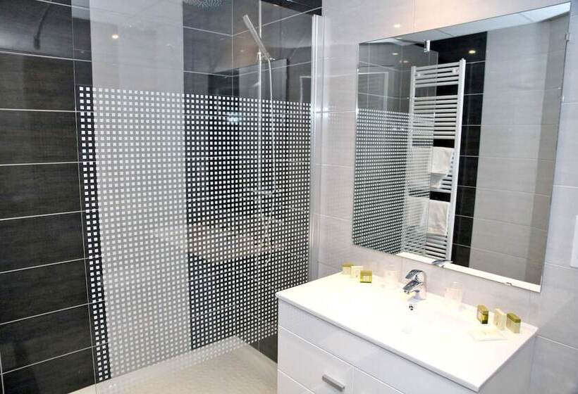 Отель Logis Hôtel Le Central